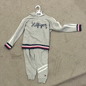 Sweet Tommy Hilfiger jogging set kids 6